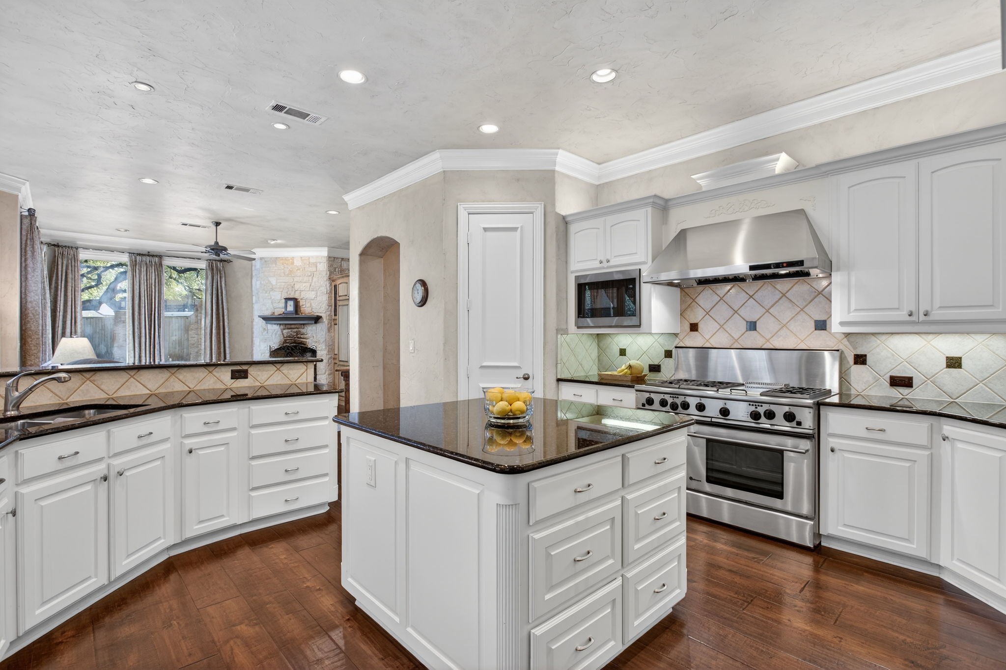 2125 Bradford Park Fort Worth TX 76107