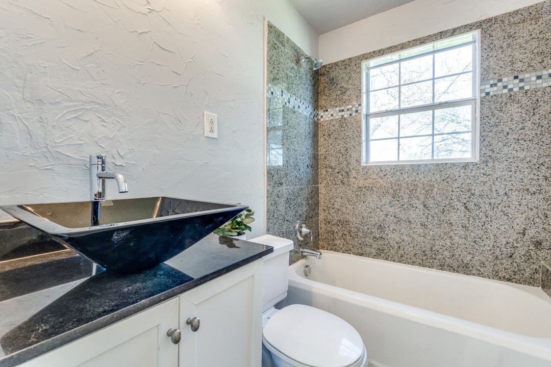 2627 Sharon Street Dallas TX 75211