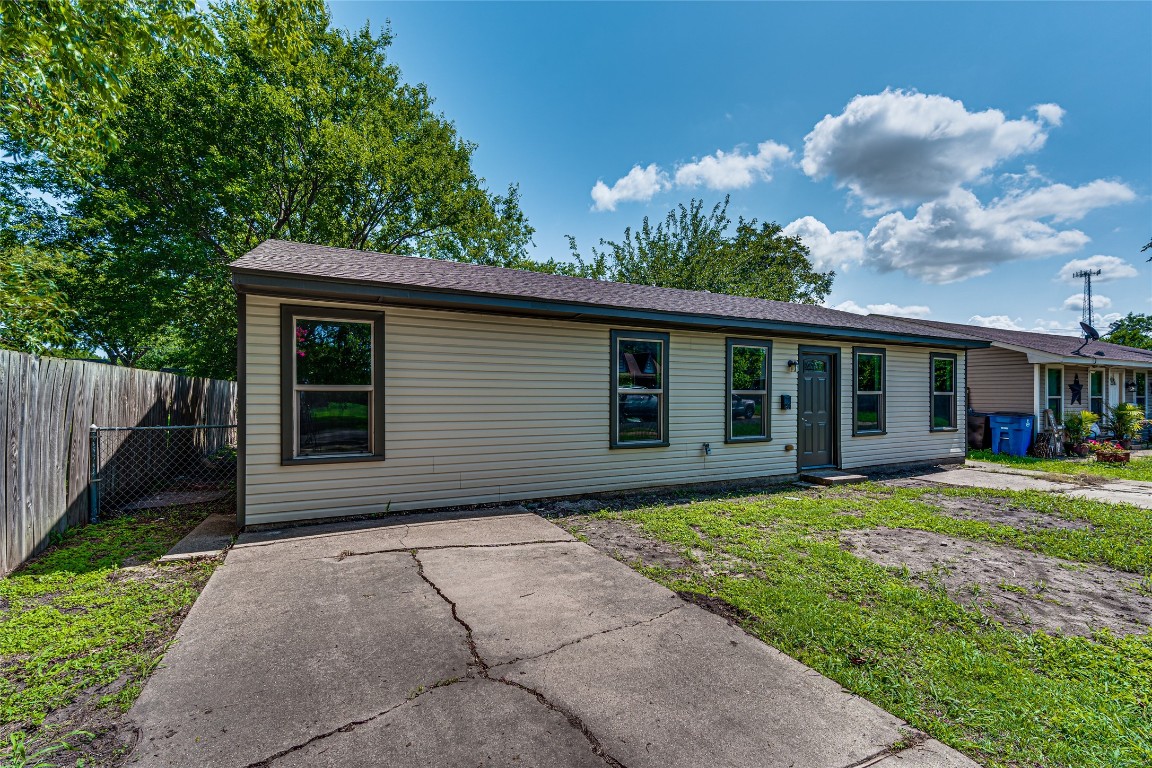 904 S Mckinney Street Ennis TX 75119