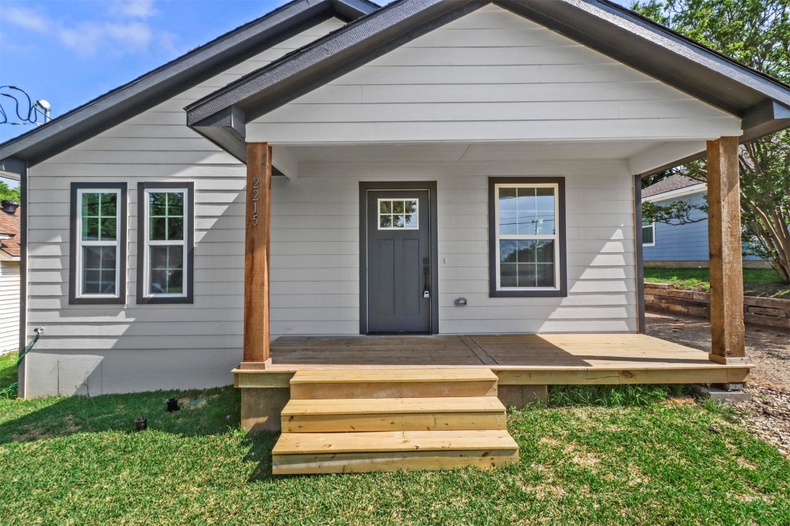 2215 W Bond Street Denison TX 75020