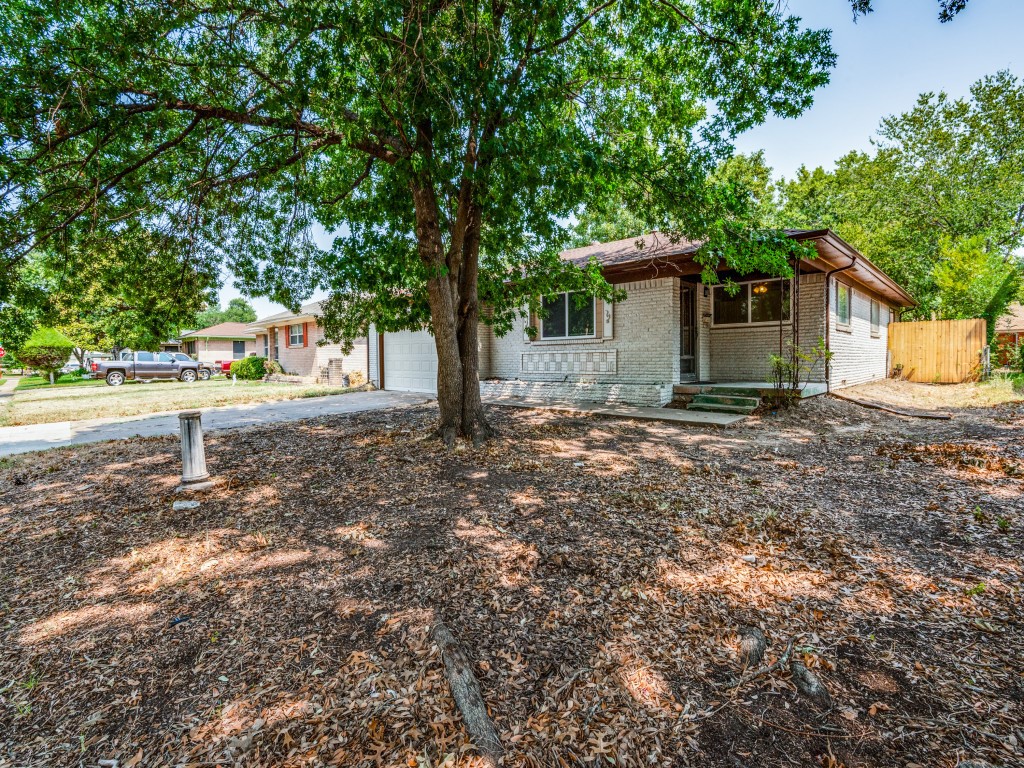 8621 Fairhaven Lane Dallas TX 75227
