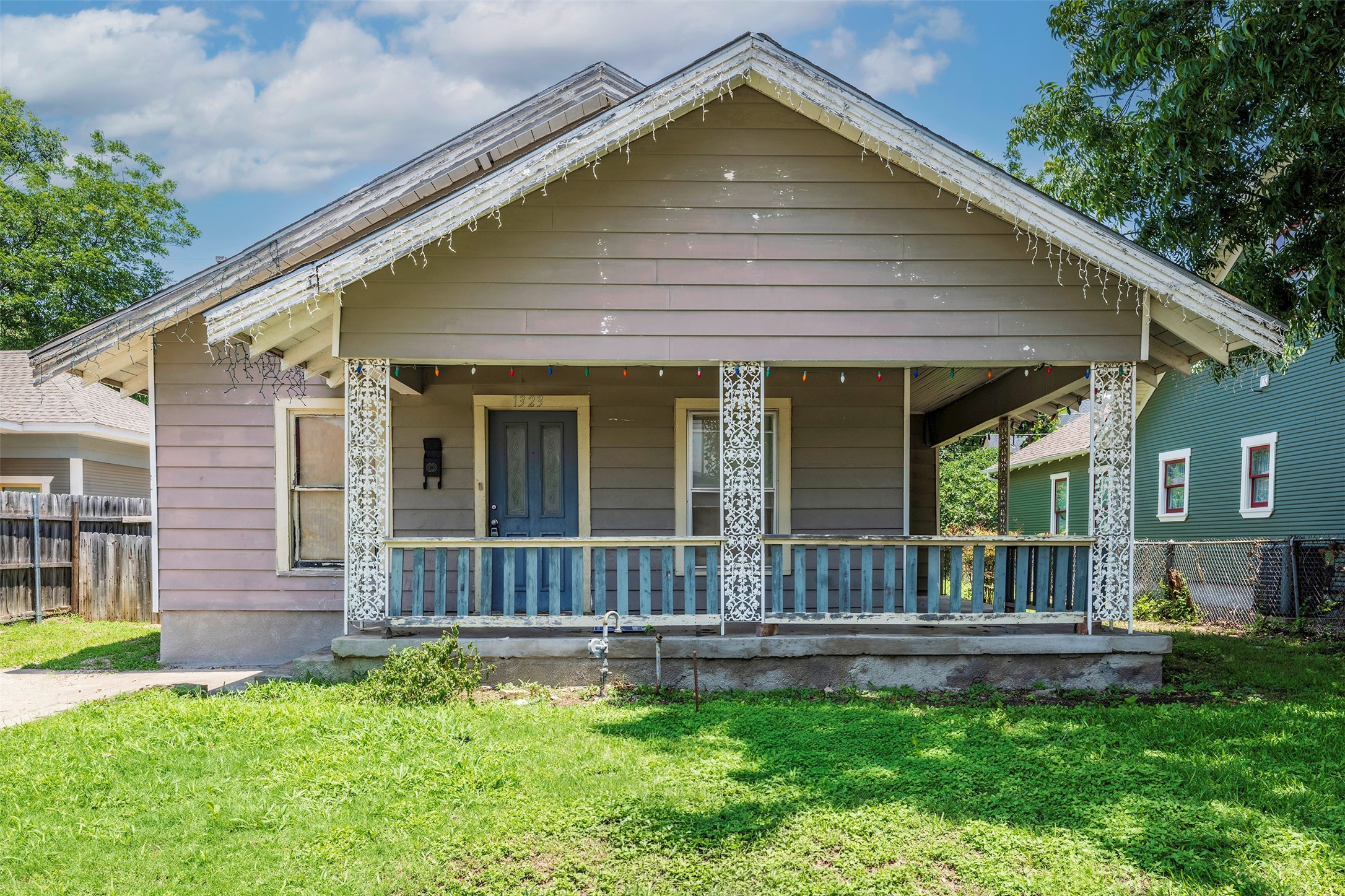 1323 S Lake Street Fort Worth TX 76104