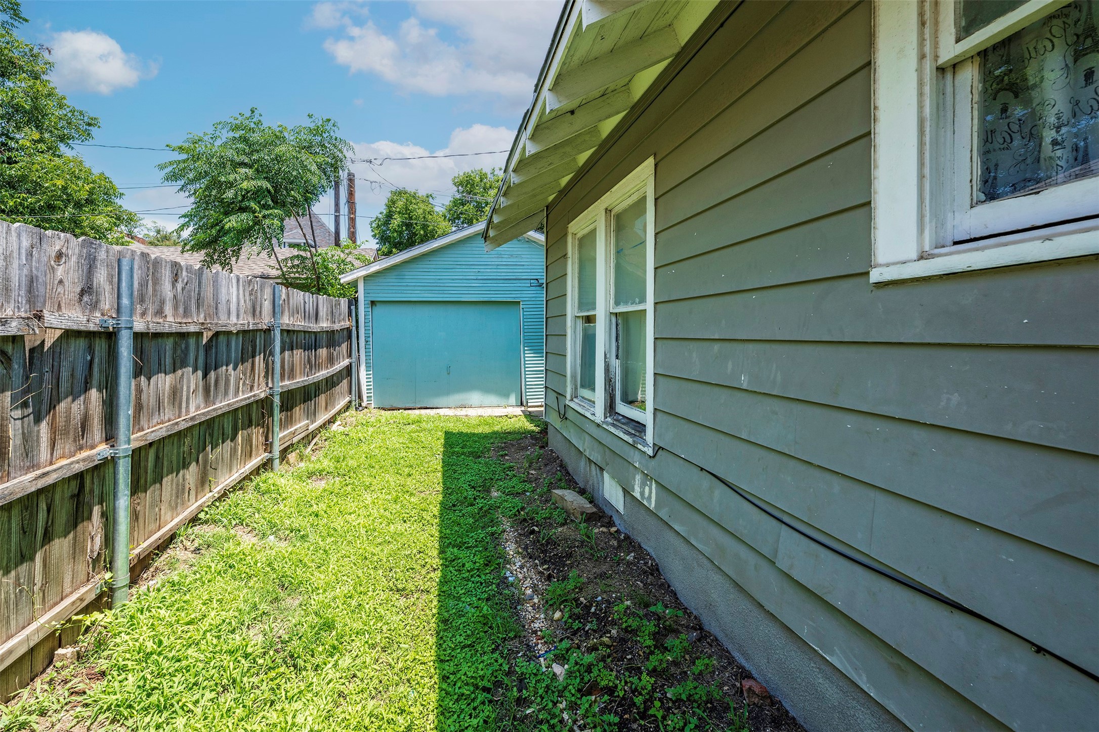 1323 S Lake Street Fort Worth TX 76104