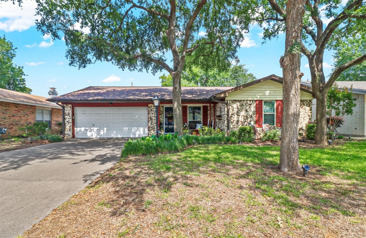 1810 Glenwick Lane Irving TX 75060