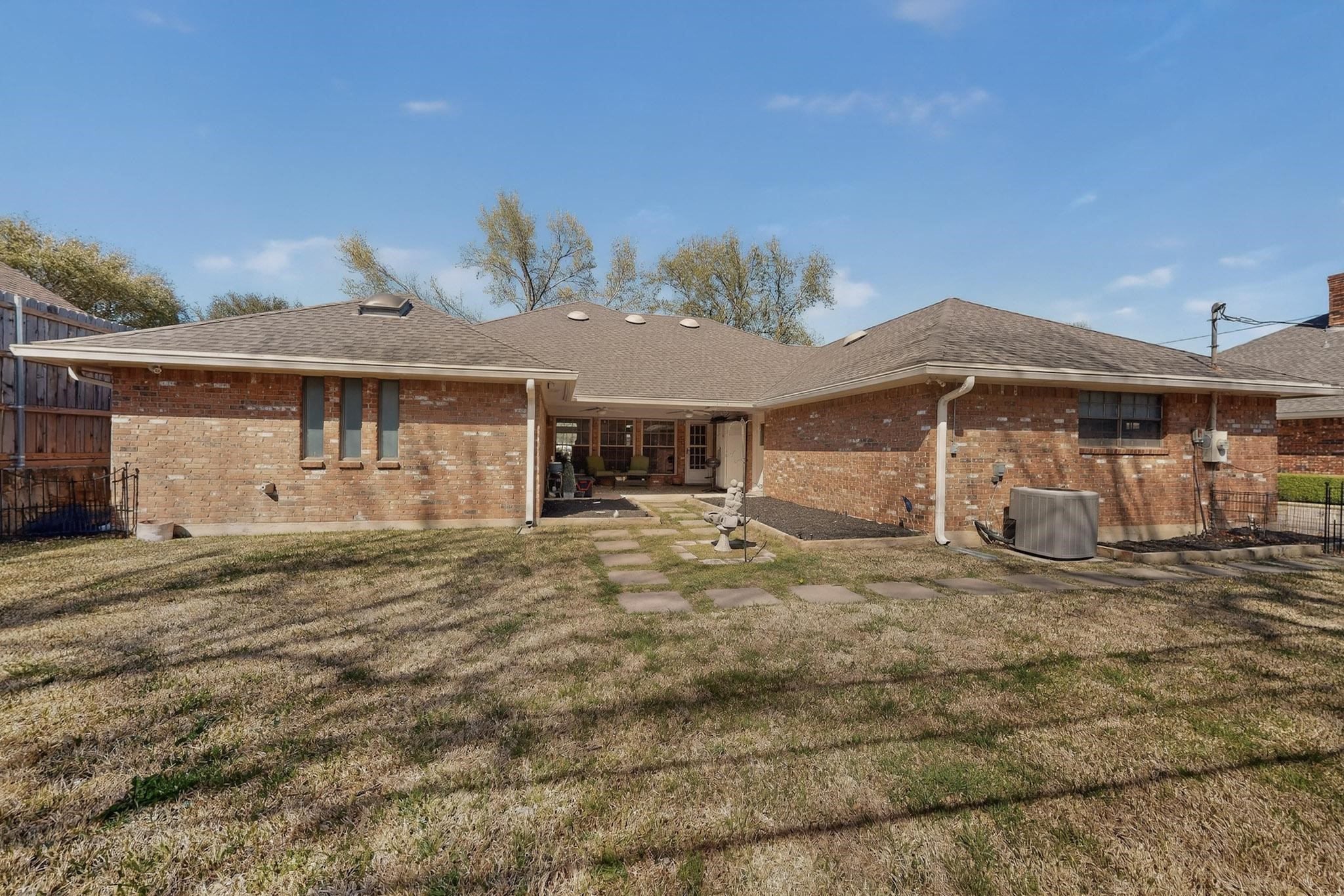 1110 Shady Oak Trail Mansfield TX 76063