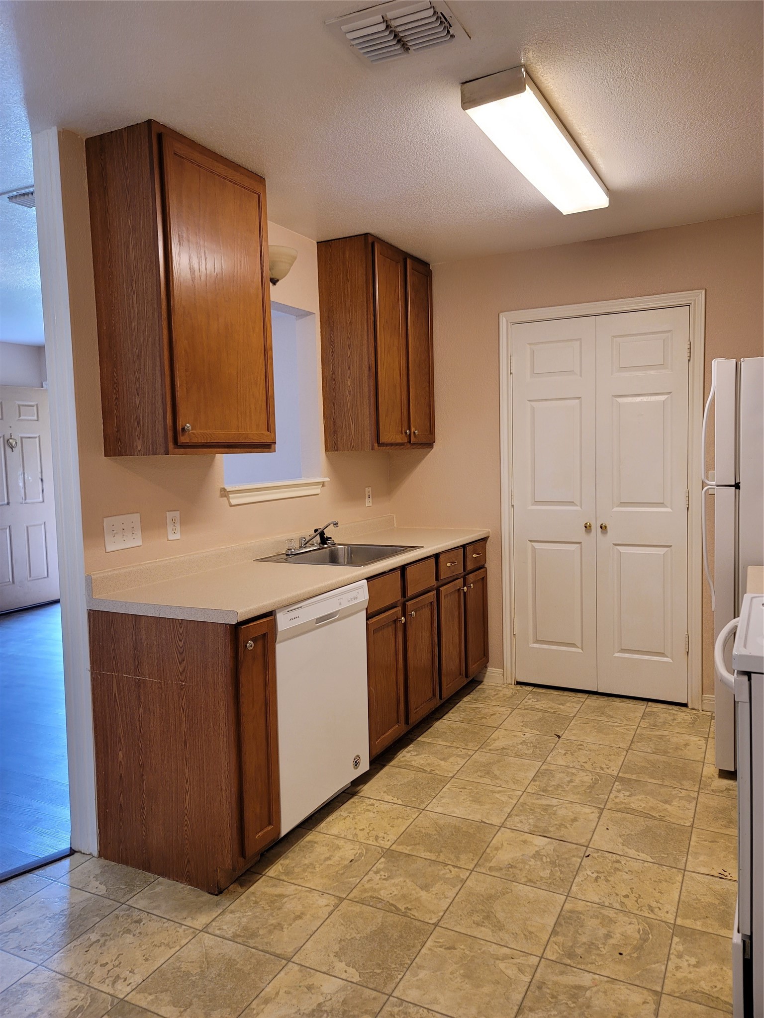 223-225 E Craven Avenue Lacy Lakeview TX 76705