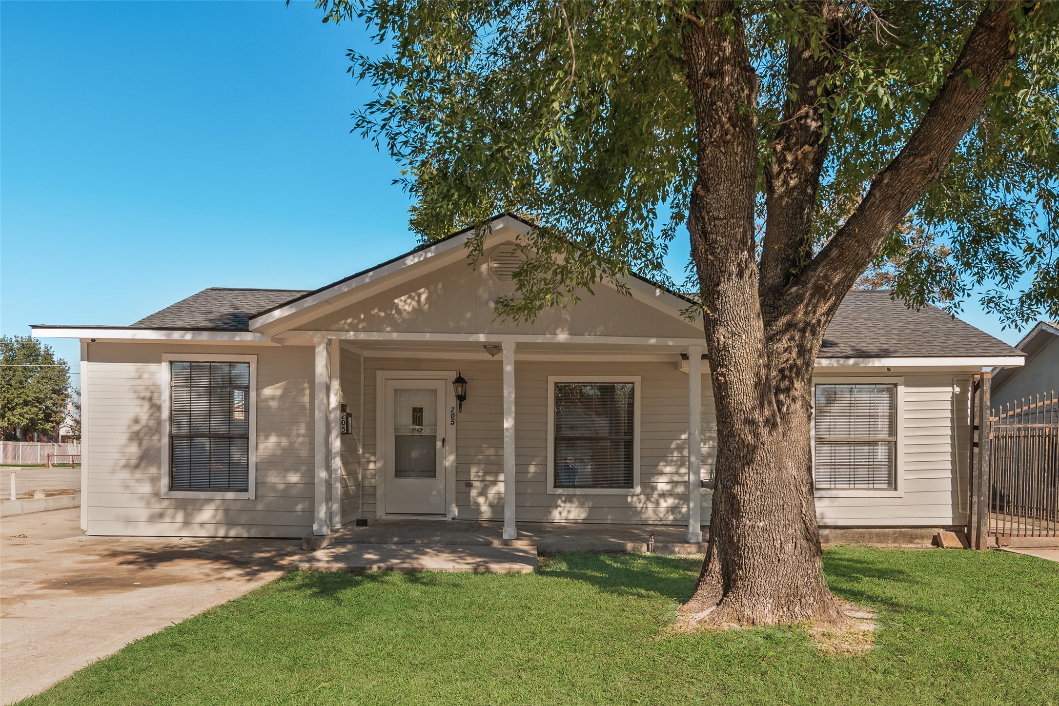 205 E Marguerita Drive Garland TX 75040