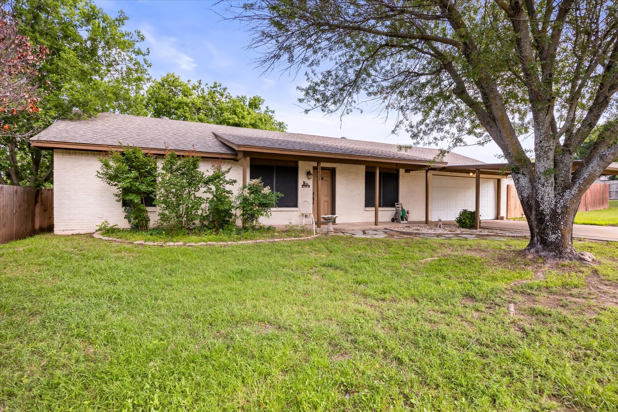 1431 W Torrey Street Granbury TX 76048
