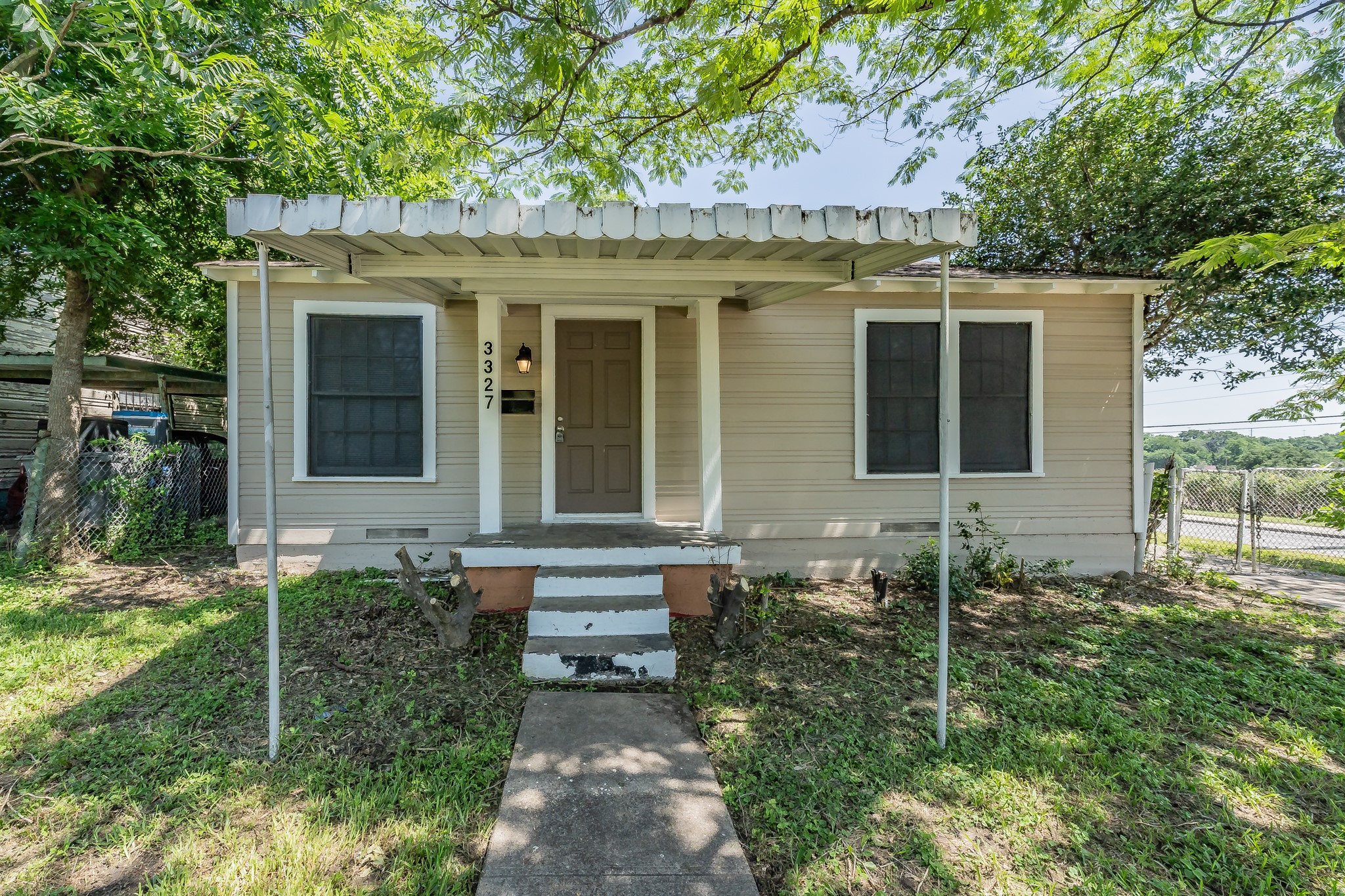 3327 Spurlock Street Dallas TX 75223