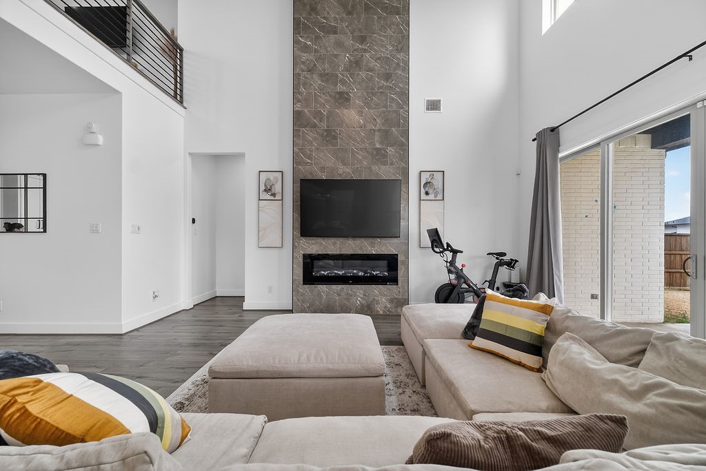 1322 Genoa Circle Garland TX 75040