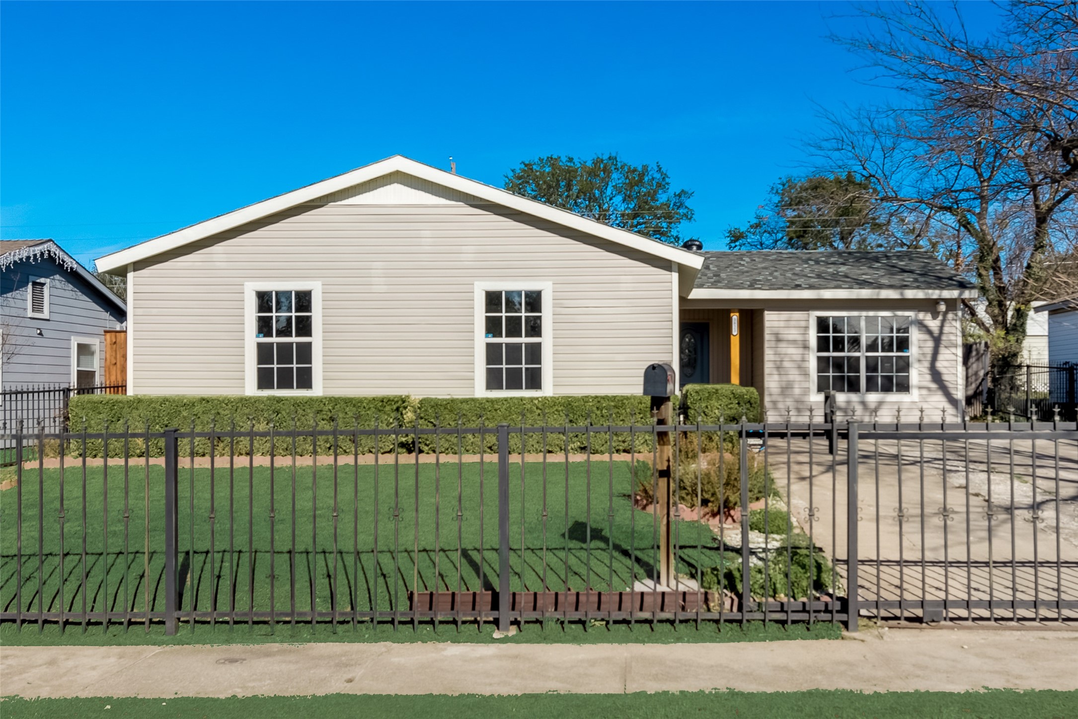 3823 Rockford Drive Dallas TX 75211