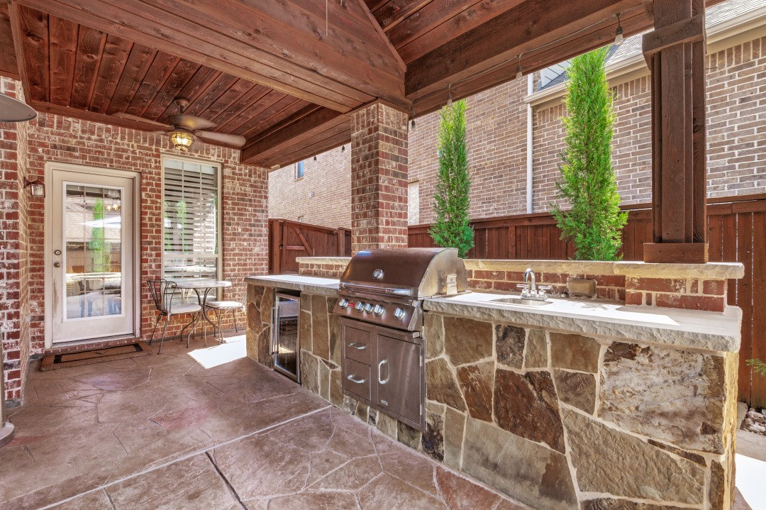 1300 Burnett Drive Lantana TX 76226