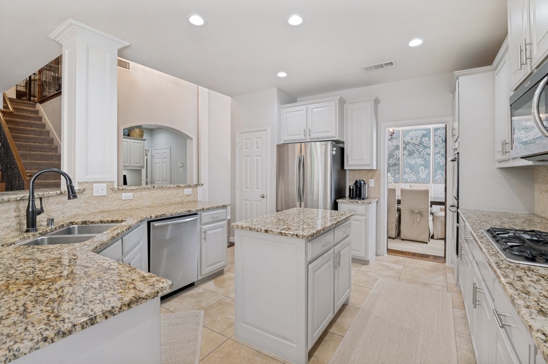 1300 Burnett Drive Lantana TX 76226