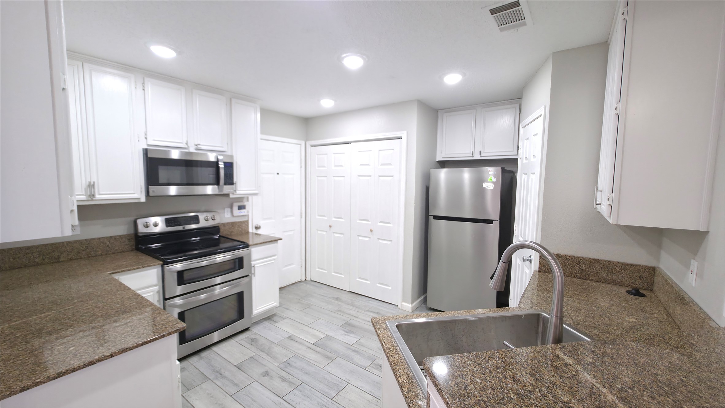 2956 S Bend Drive Dallas TX 75229