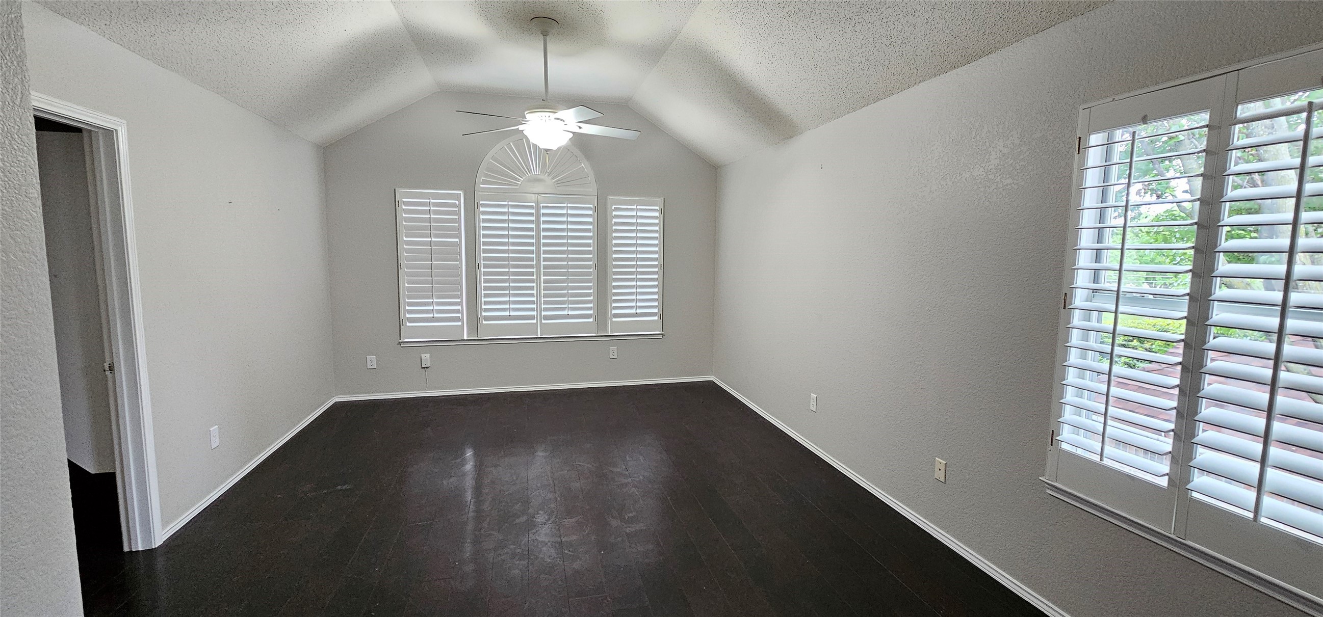 2956 S Bend Drive Dallas TX 75229