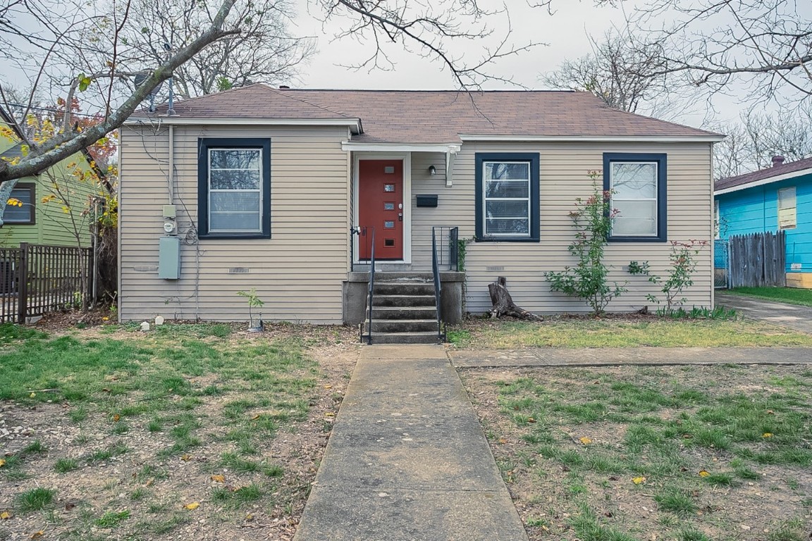 619 S Barnett Avenue Dallas TX 75211