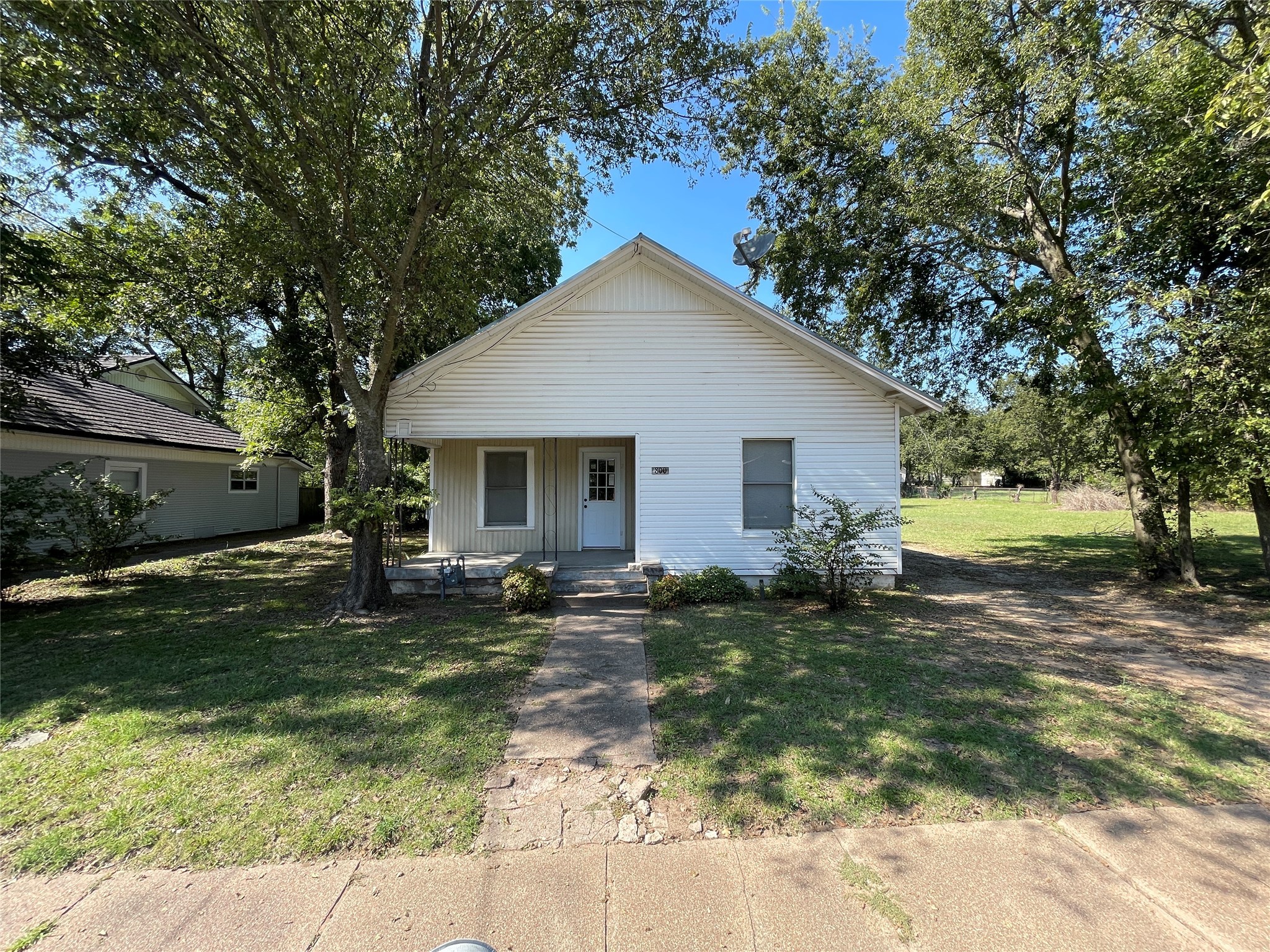 800 Jefferson Street Bowie TX 76230