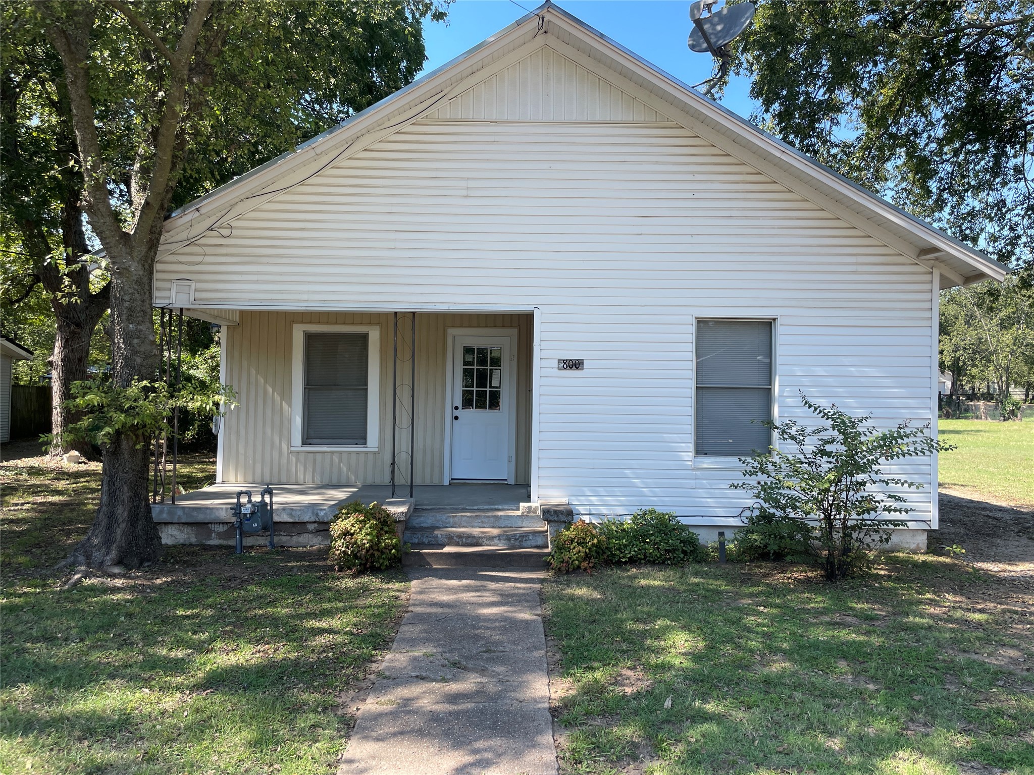 800 Jefferson Street Bowie TX 76230