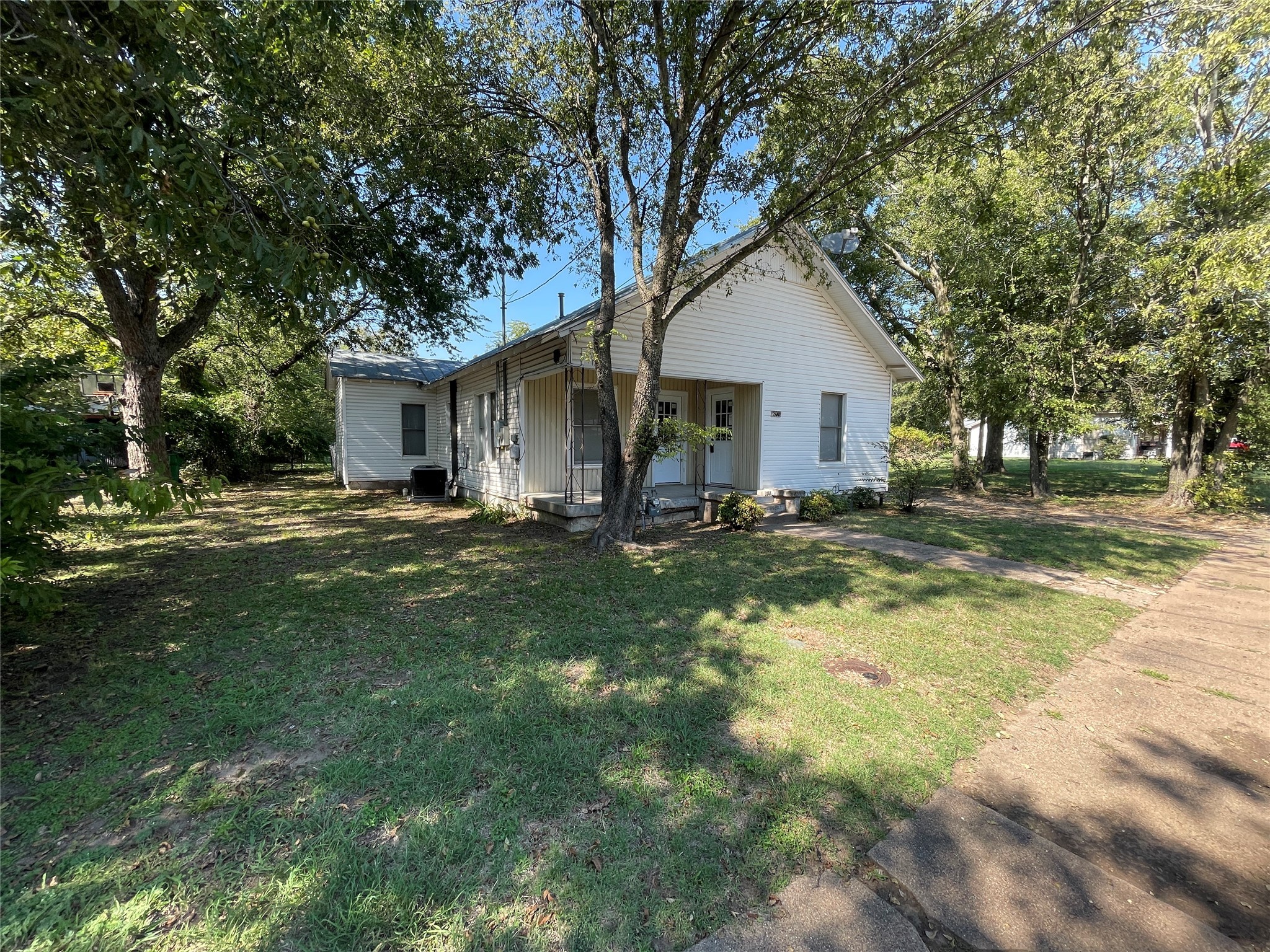 800 Jefferson Street Bowie TX 76230