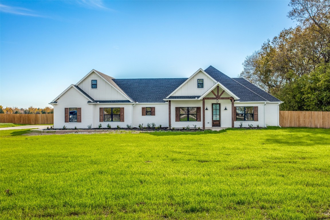 520 W Hinton Street Tioga TX 76271
