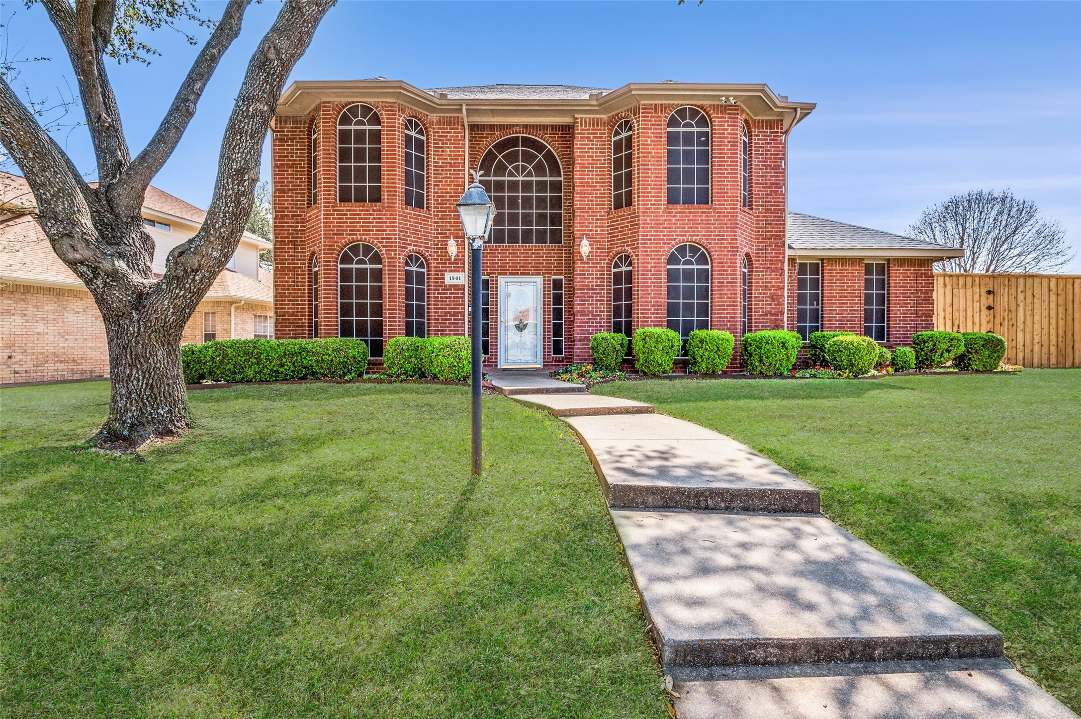 1501 Mockingbird Lane Desoto TX 75115