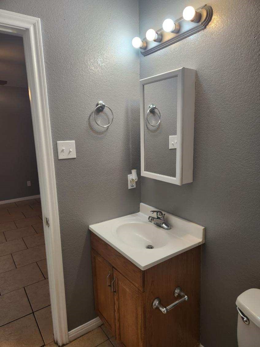 235-237 E Craven Avenue Lacy Lakeview TX 76705