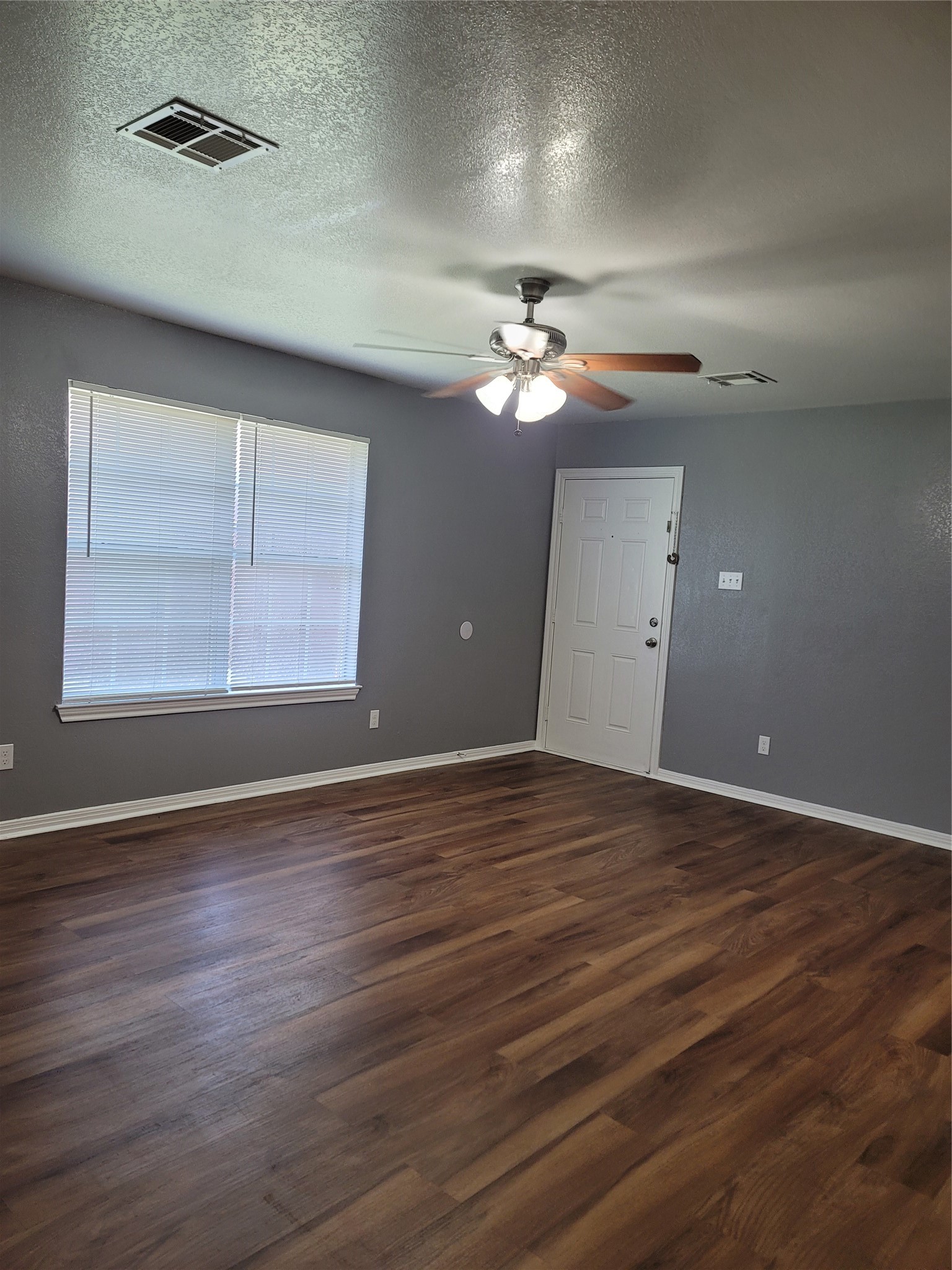 235-237 E Craven Avenue Lacy Lakeview TX 76705