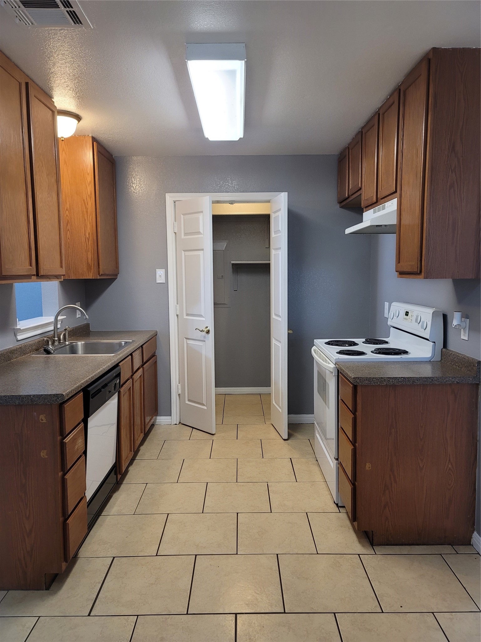 235-237 E Craven Avenue Lacy Lakeview TX 76705