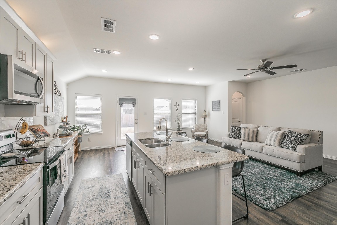 115 Willowbend Loop Mabank TX 75147