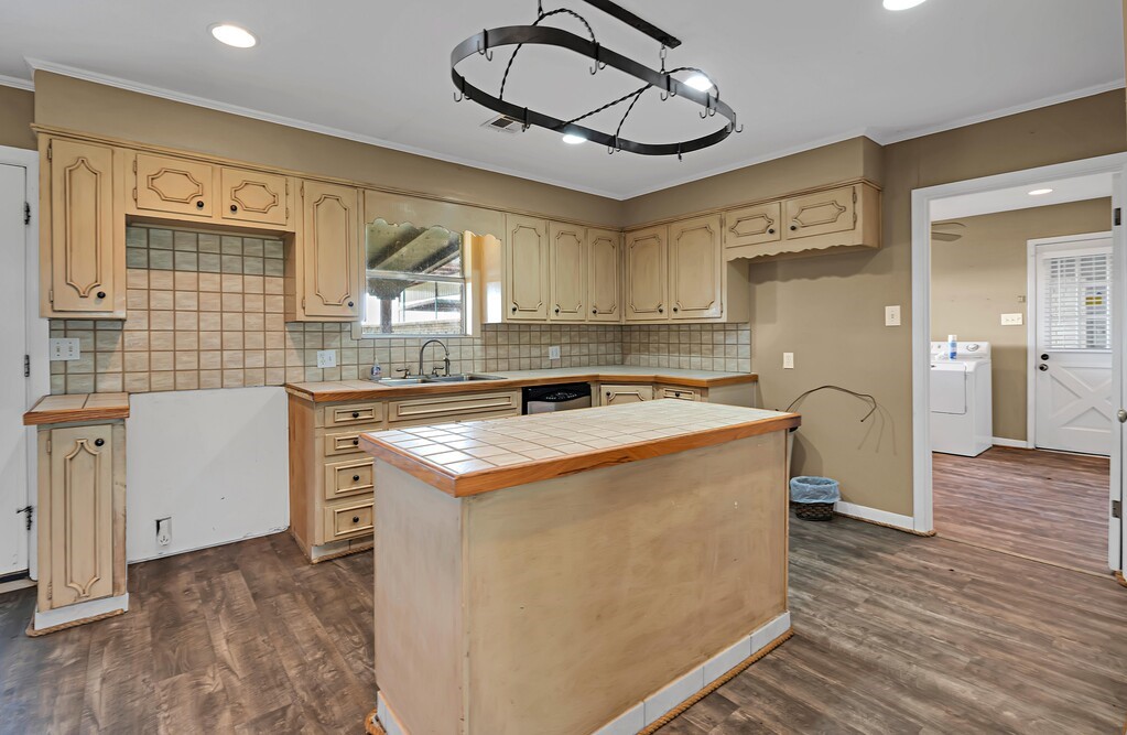 596 Saffle Road Robinson TX 76706
