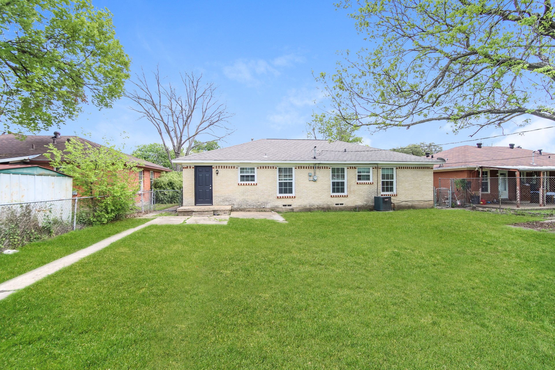 1823 Houghton Road Dallas TX 75217