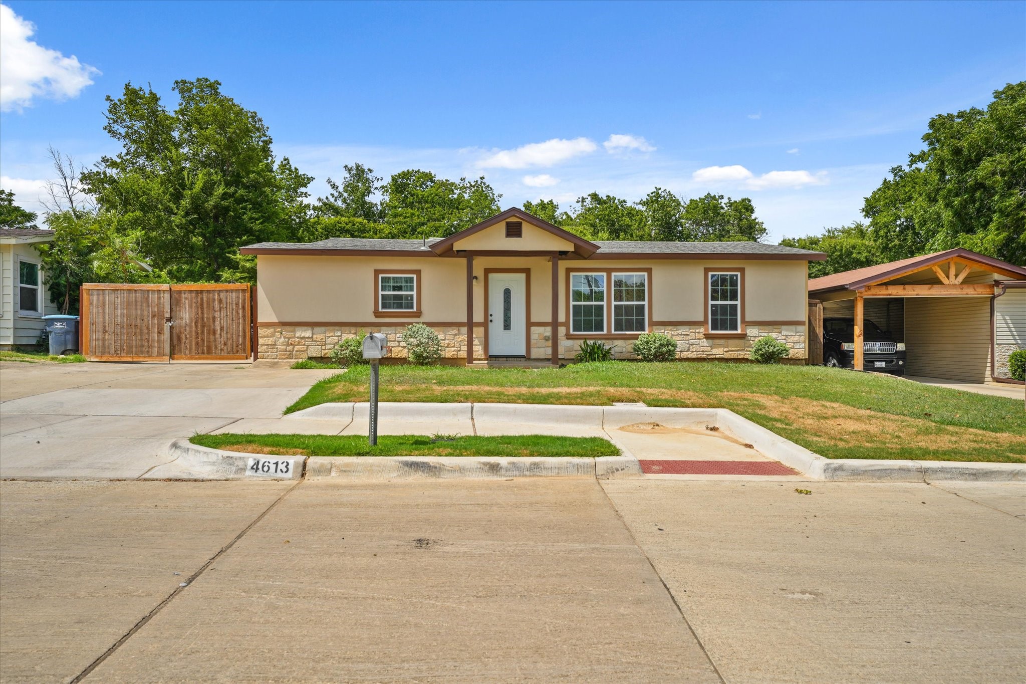 4613 Burton Avenue Fort Worth TX 76105