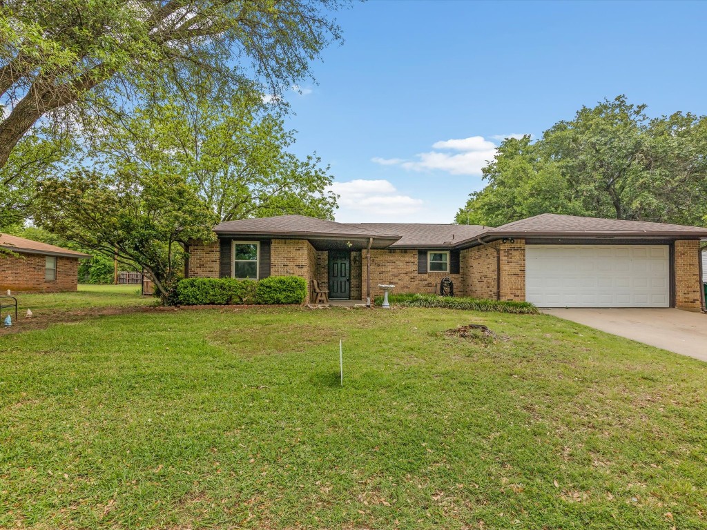 1210 Hidalgo Street Bowie TX 76230