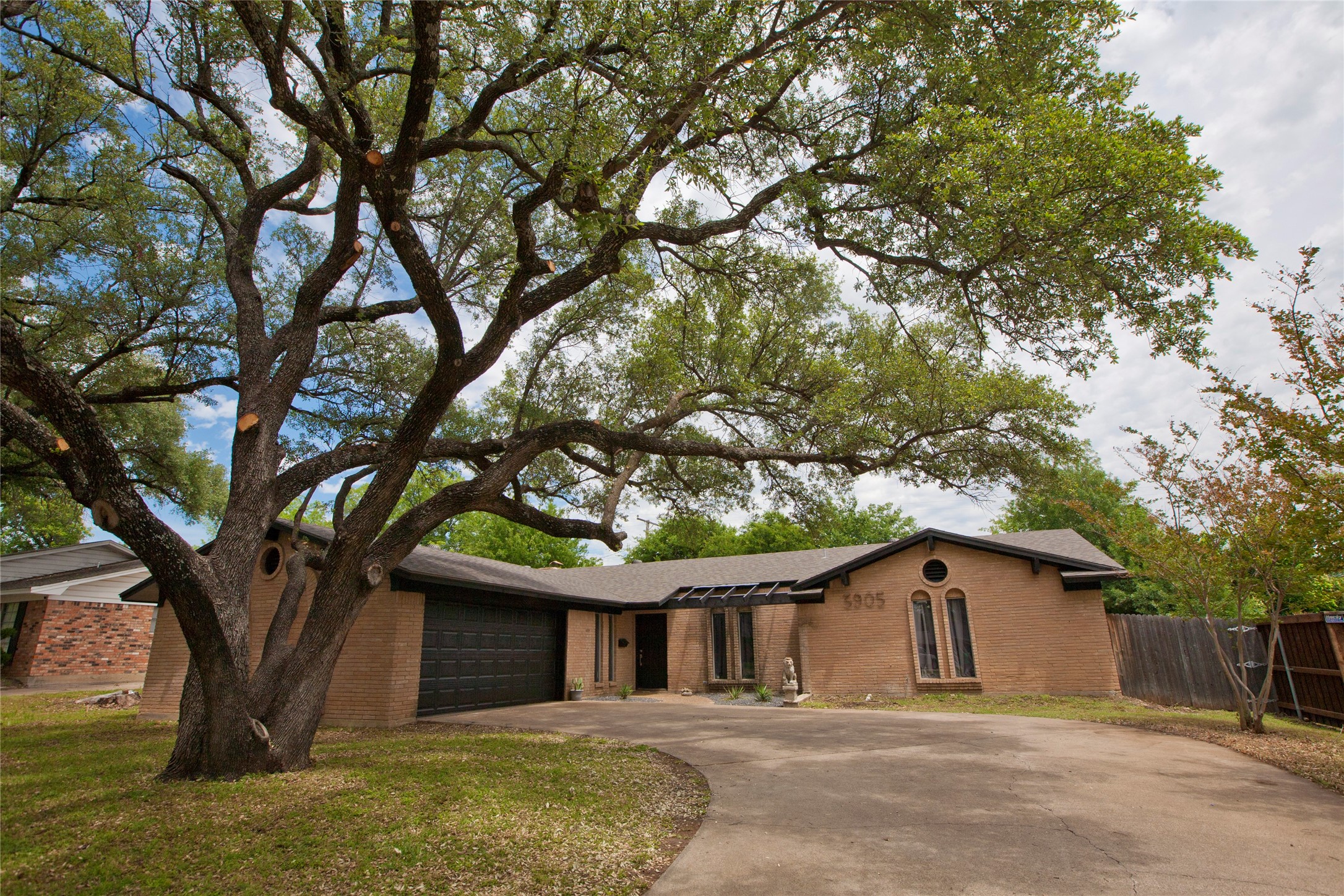 3905 Sundown Drive Benbrook TX 76116