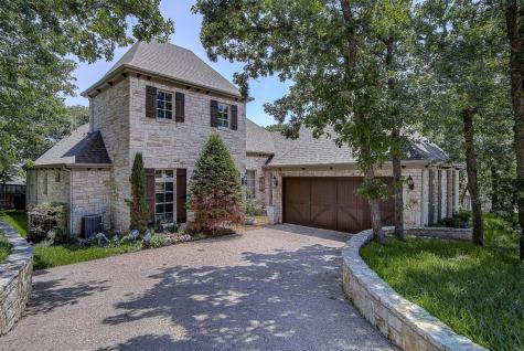 912 Kings Court Burleson TX 76028