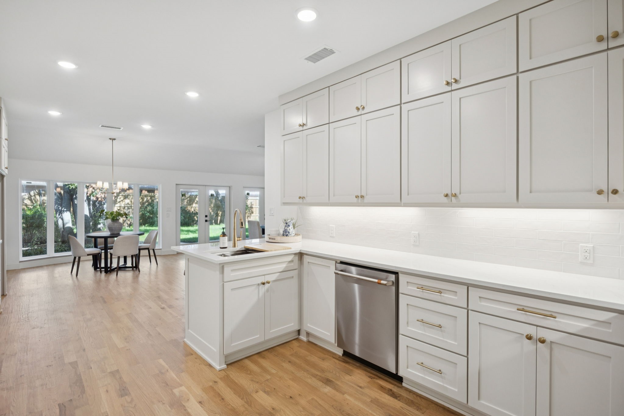4331 Laren Lane Dallas TX 75244