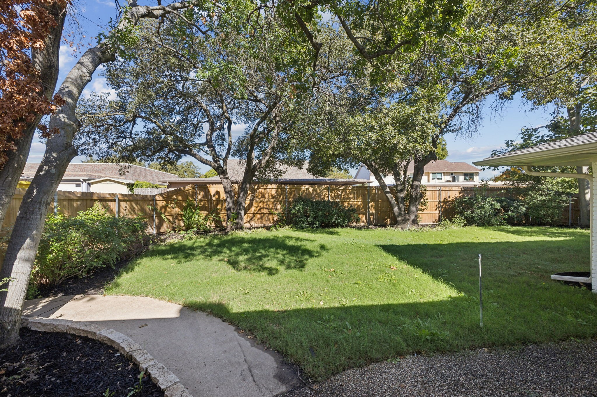 4331 Laren Lane Dallas TX 75244