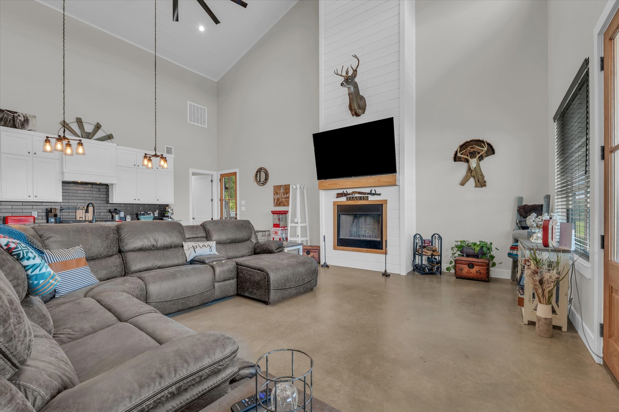 350 County Road 494 S Chilton TX 76632