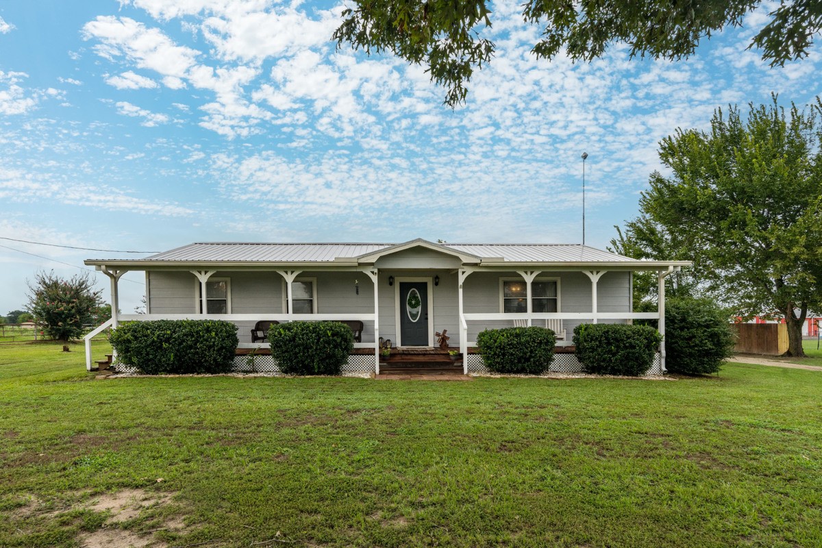 851 Vz County Road 1516 Van TX 75790