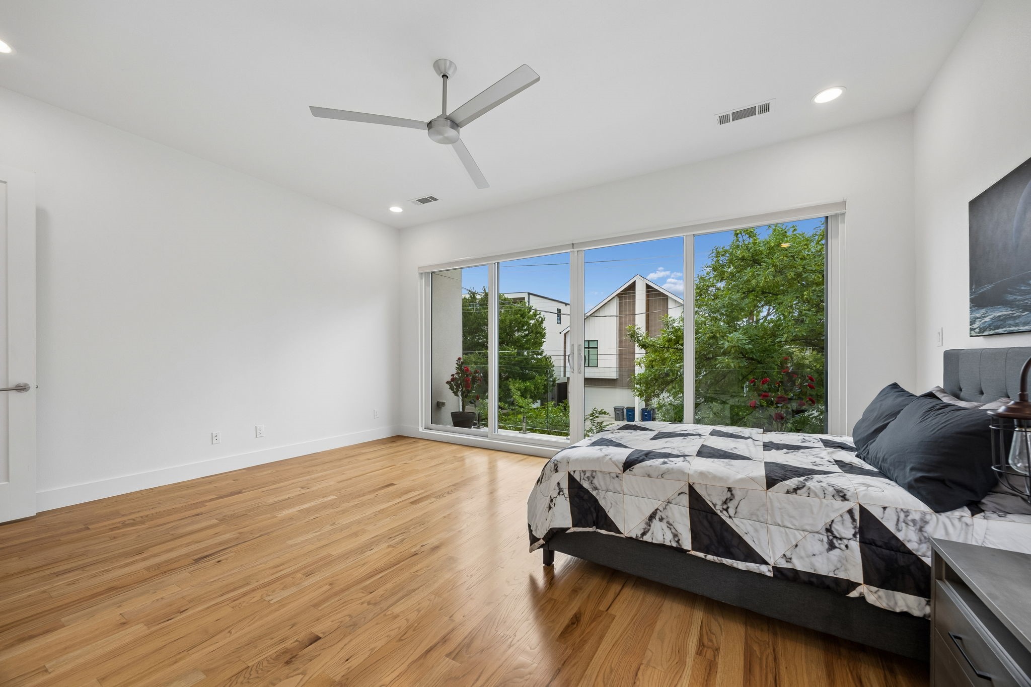 5011 Mission Avenue Dallas TX 75206