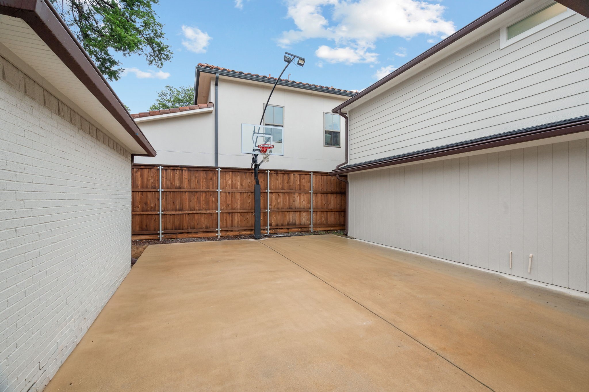 4432 Willow Lane Dallas TX 75244