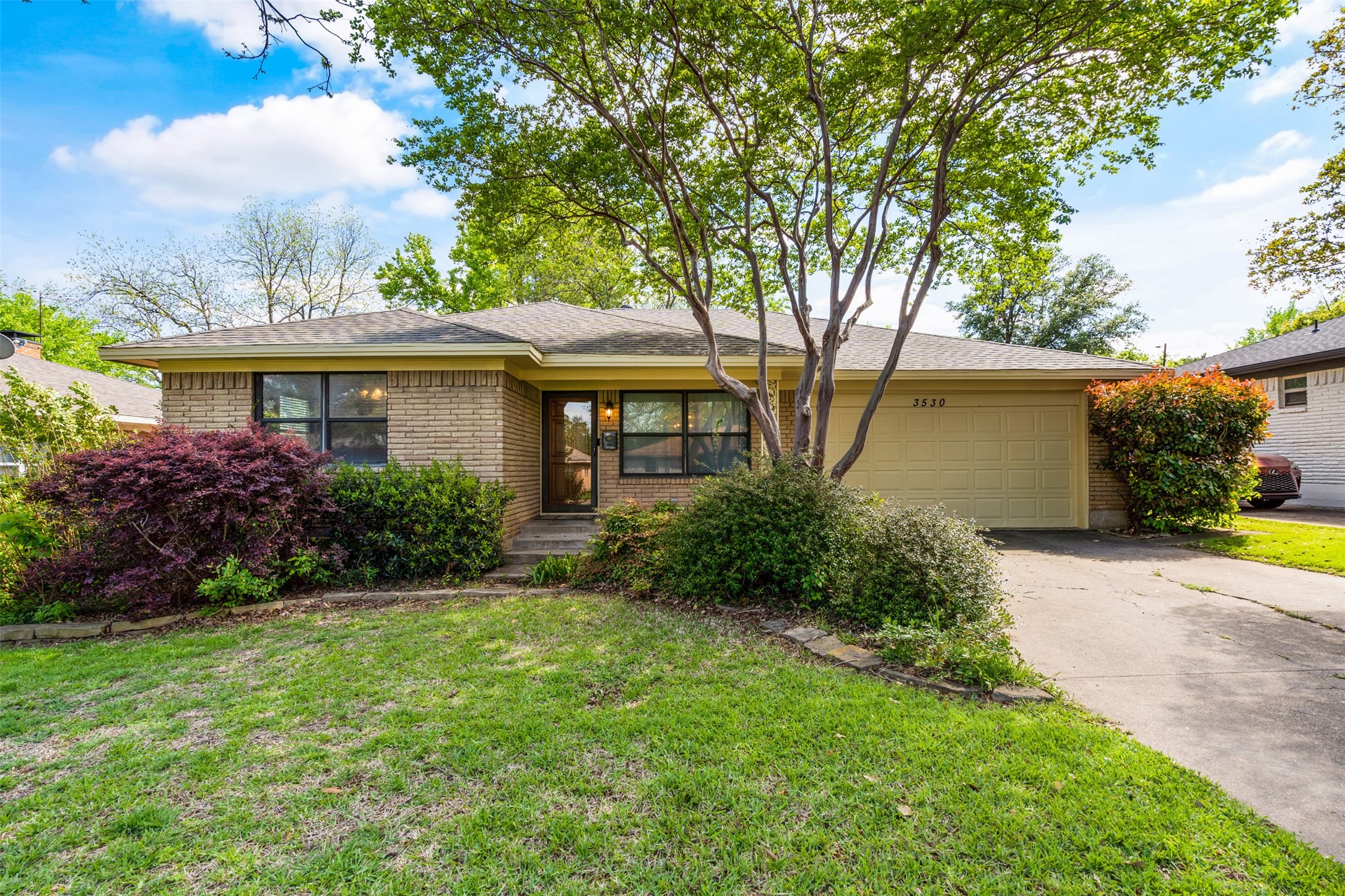 3530 Burlingdell Avenue Dallas TX 75211