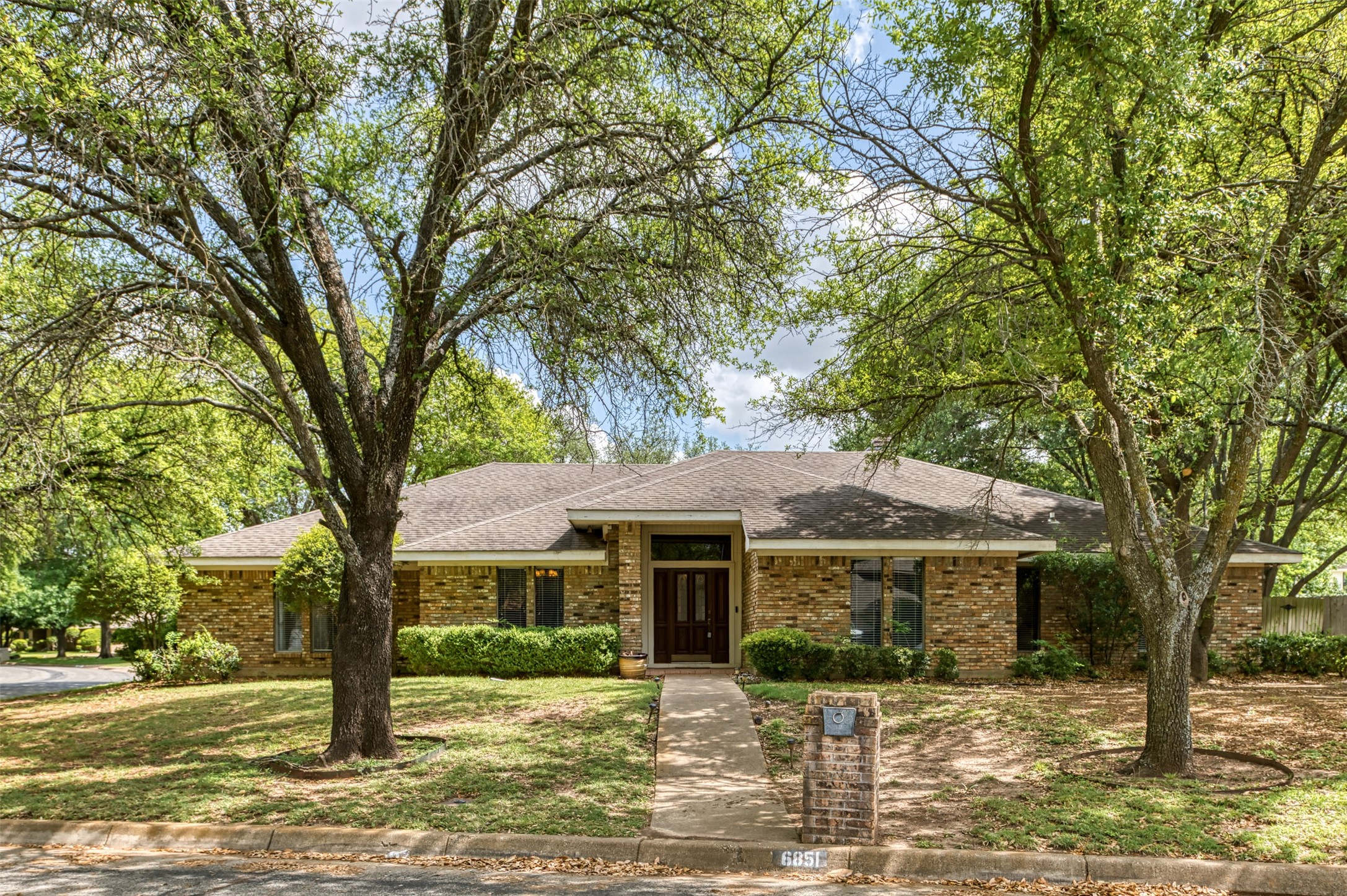 6851 Shorecrest Court Fort Worth TX 76132