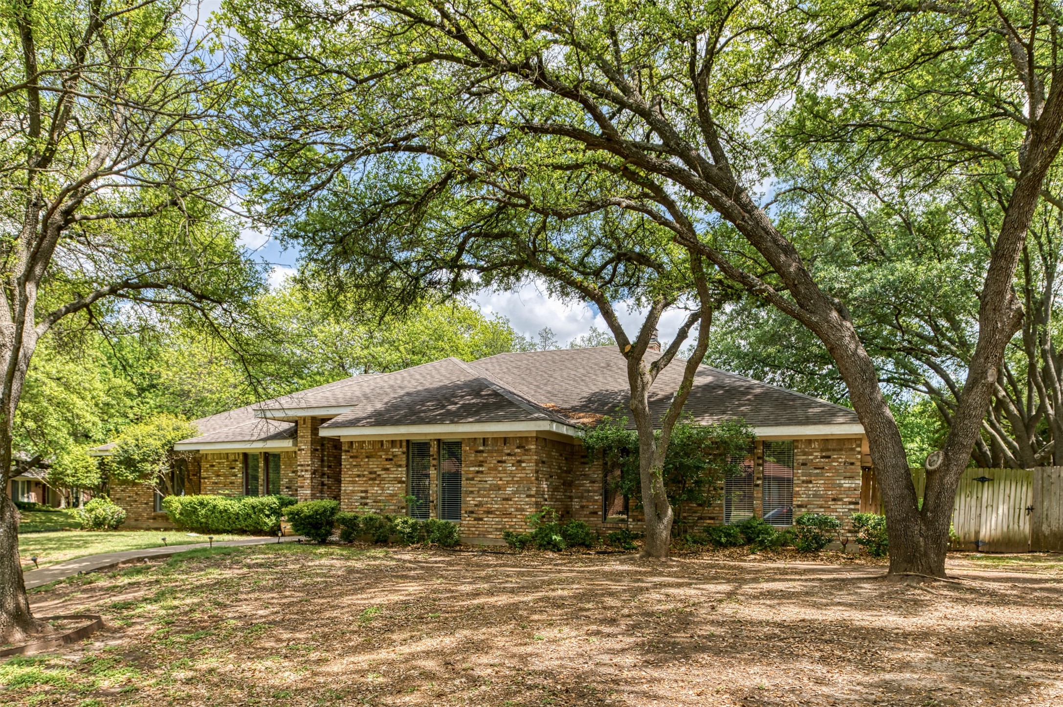 6851 Shorecrest Court Fort Worth TX 76132