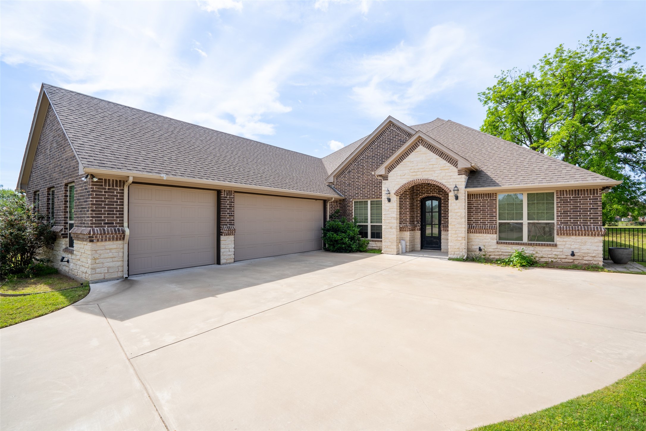 3201 Steamers Court Granbury TX 76049