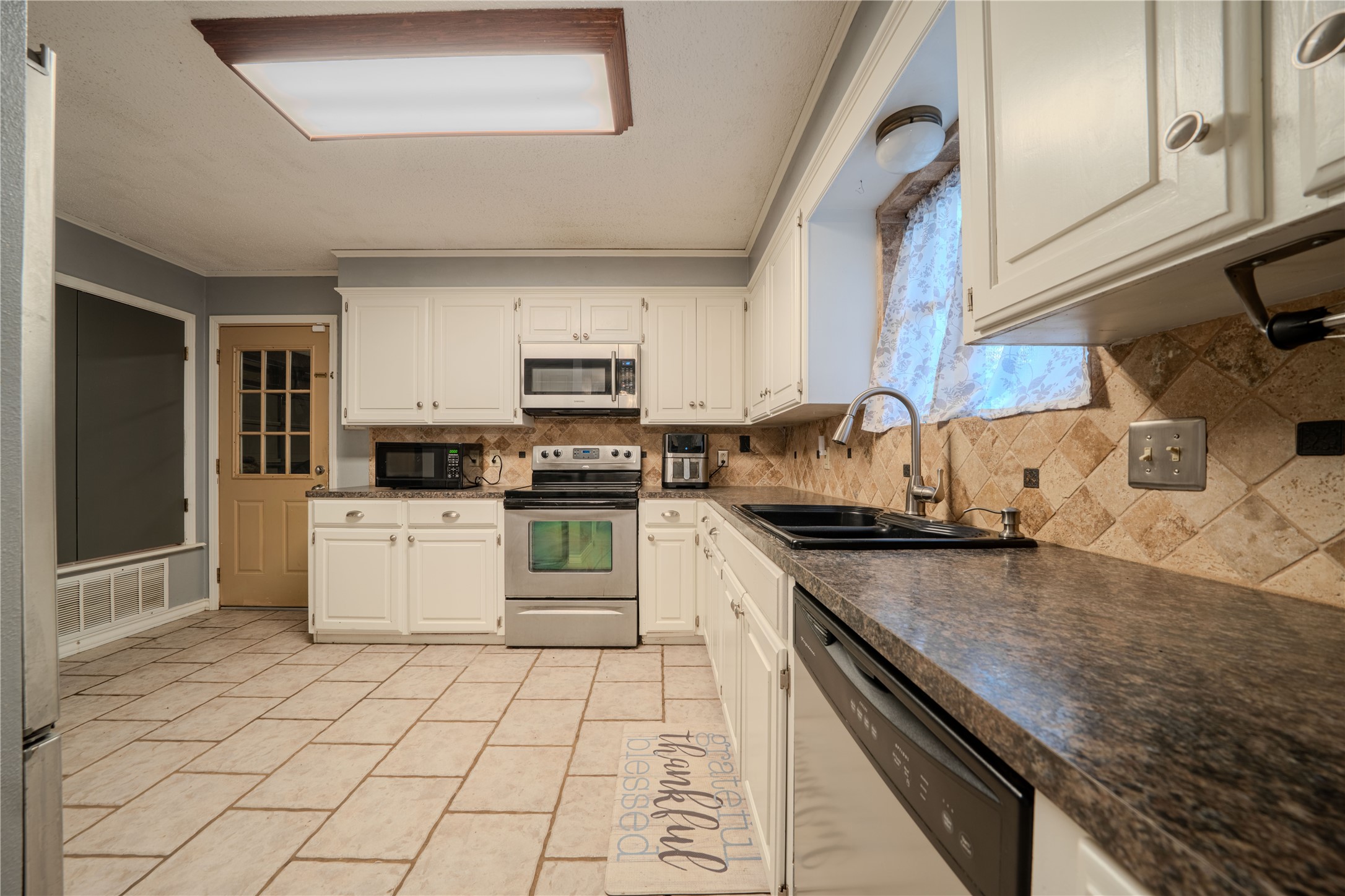 1817 Melissa Street Longview TX 75605