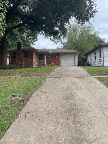 2106 Elmwood Boulevard Dallas TX 75224