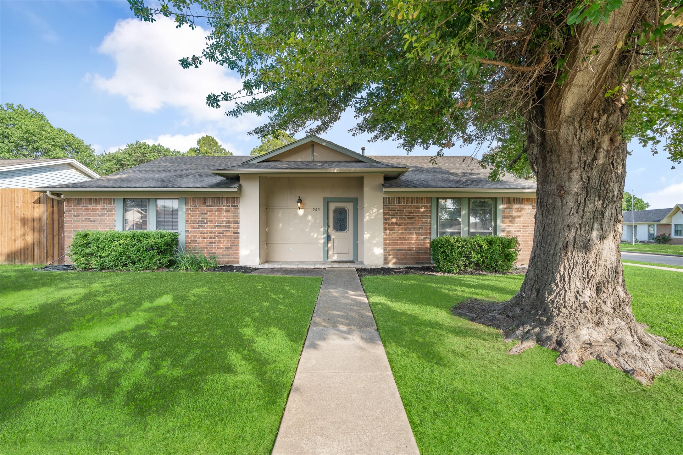 965 Meadowcove Circle Garland TX 75043