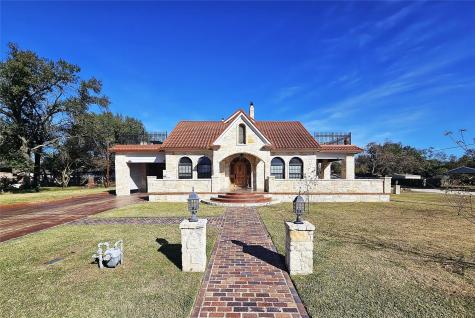 511 E Farrar Street Groesbeck TX 76642
