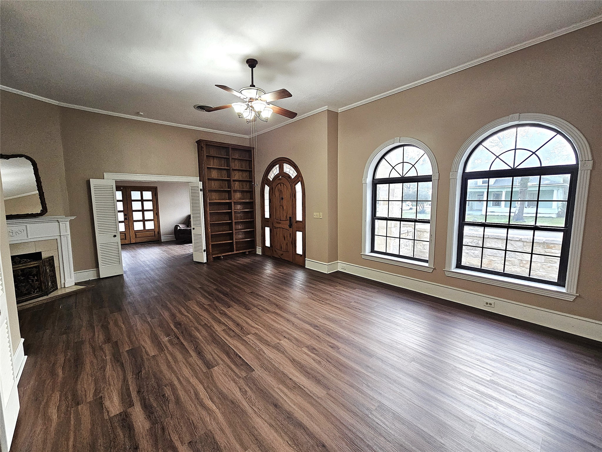 511 E Farrar Street Groesbeck TX 76642